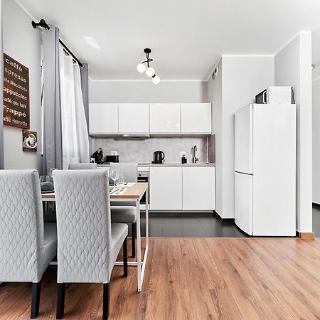 Apartment Wroclaw Sikorskiego With Free Garage By Renters Prestige Екстериор снимка