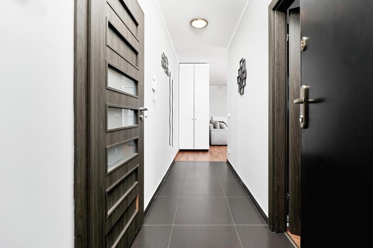 Apartment Wroclaw Sikorskiego With Free Garage By Renters Prestige Екстериор снимка