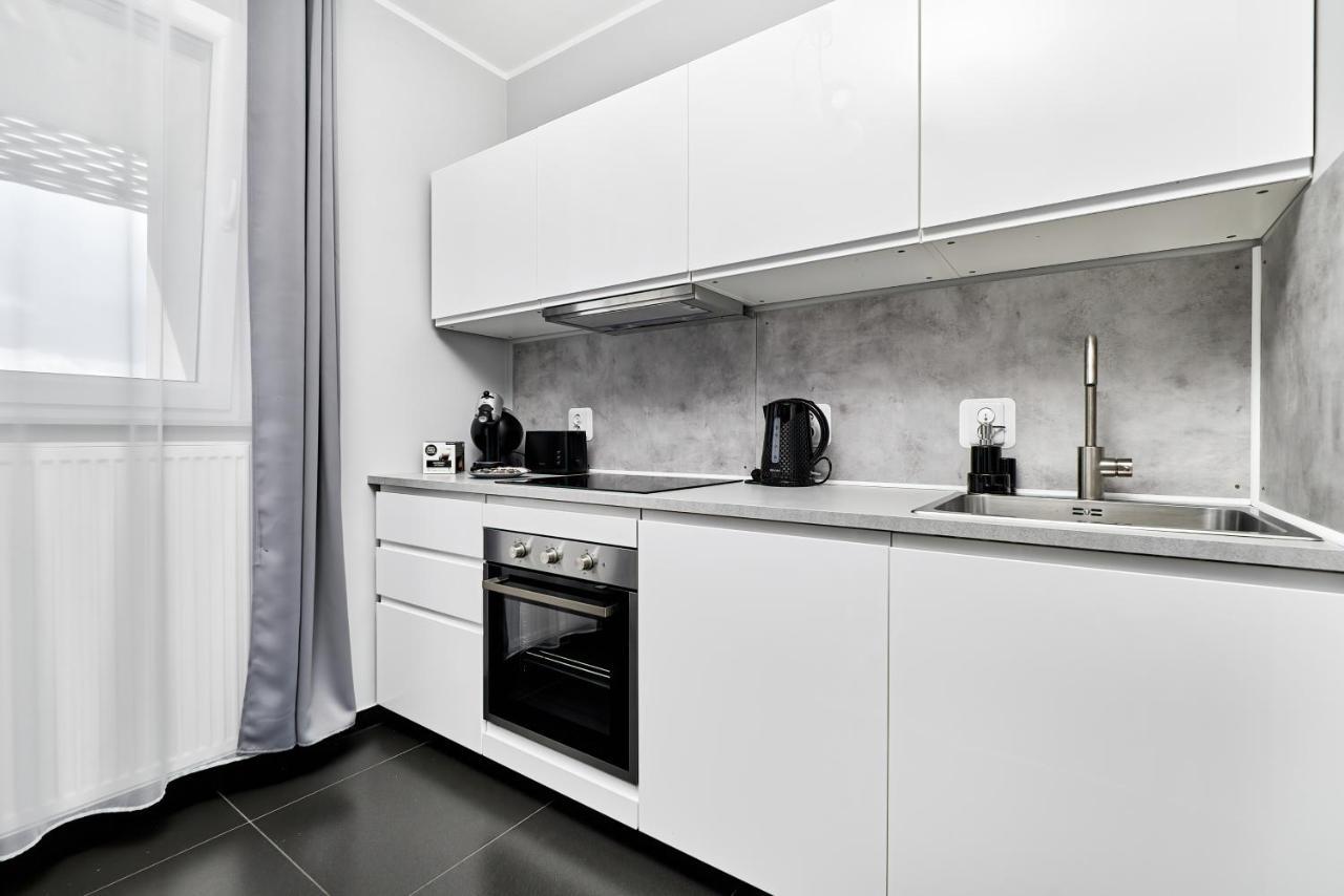 Apartment Wroclaw Sikorskiego With Free Garage By Renters Prestige Екстериор снимка